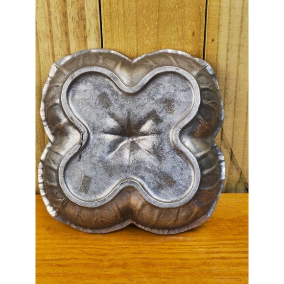 Vintage Wilton Armetale Cabbage or Lettuce Leaf Serving Bowl - Picture 5 of 6